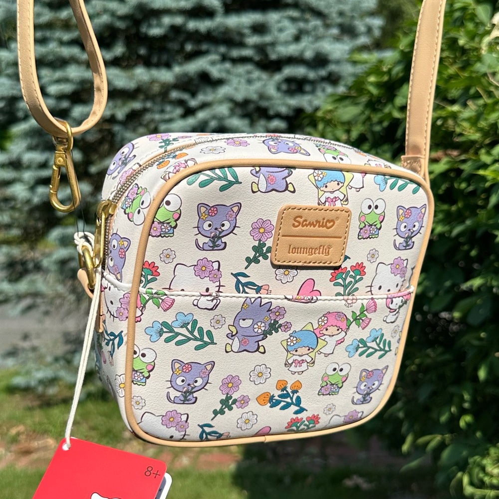 Sanrio x Loungefly Hello Kitty and Friends Crossbody Bag NWT - Picture 3 of 7